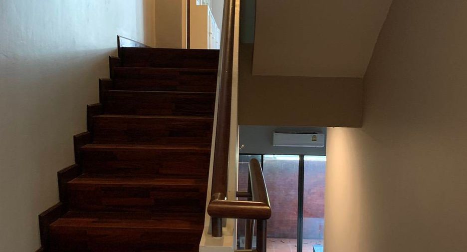 For rent 6 ベッドルーム townhouse in Pathum Wan, Bangkok