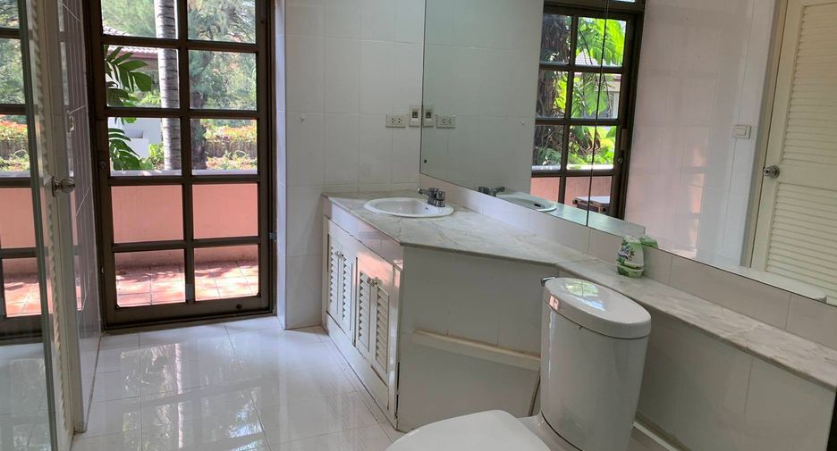For rent 6 ベッドルーム townhouse in Pathum Wan, Bangkok