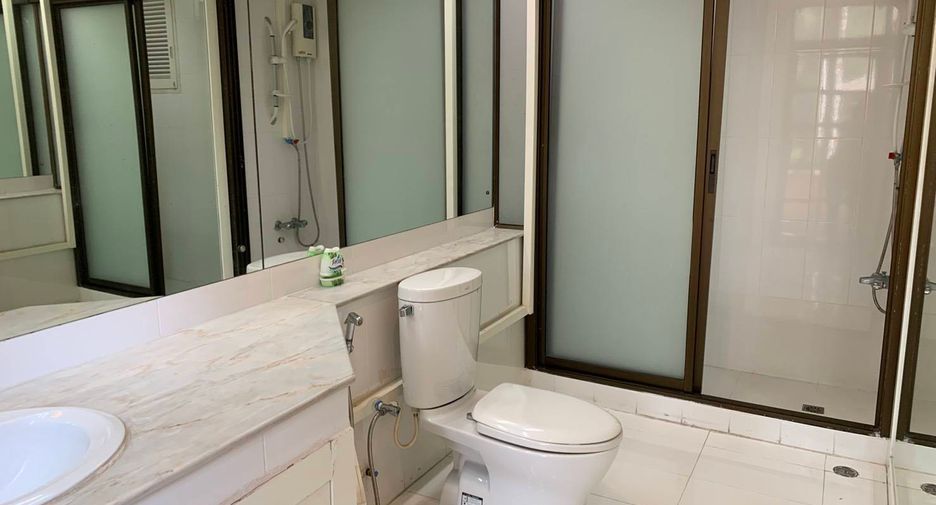 For rent 6 ベッドルーム townhouse in Pathum Wan, Bangkok