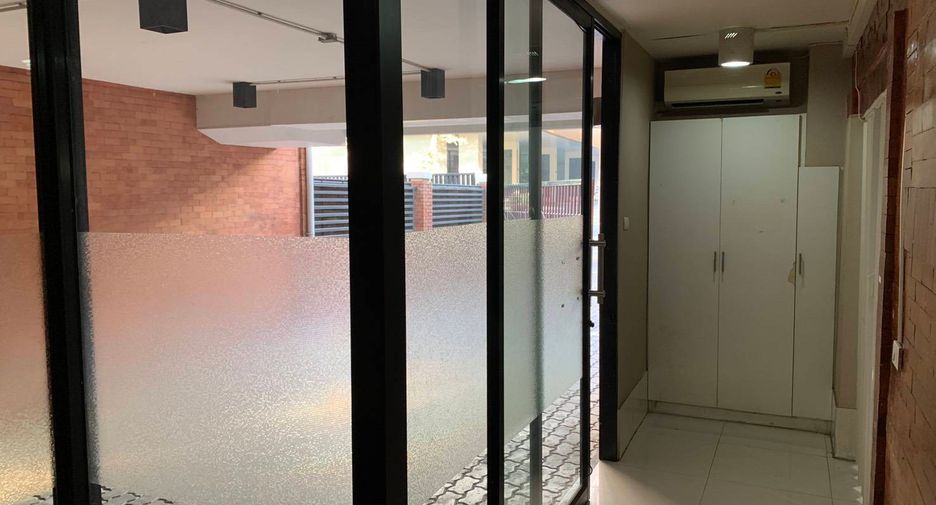 For rent 6 ベッドルーム townhouse in Pathum Wan, Bangkok