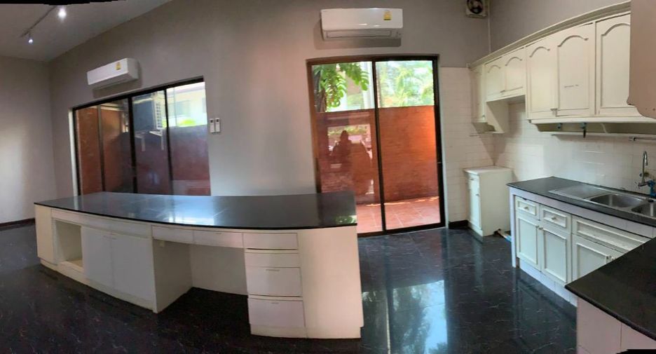 For rent 6 ベッドルーム townhouse in Pathum Wan, Bangkok