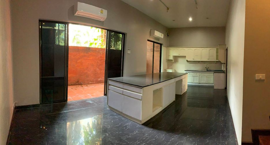 For rent 6 ベッドルーム townhouse in Pathum Wan, Bangkok
