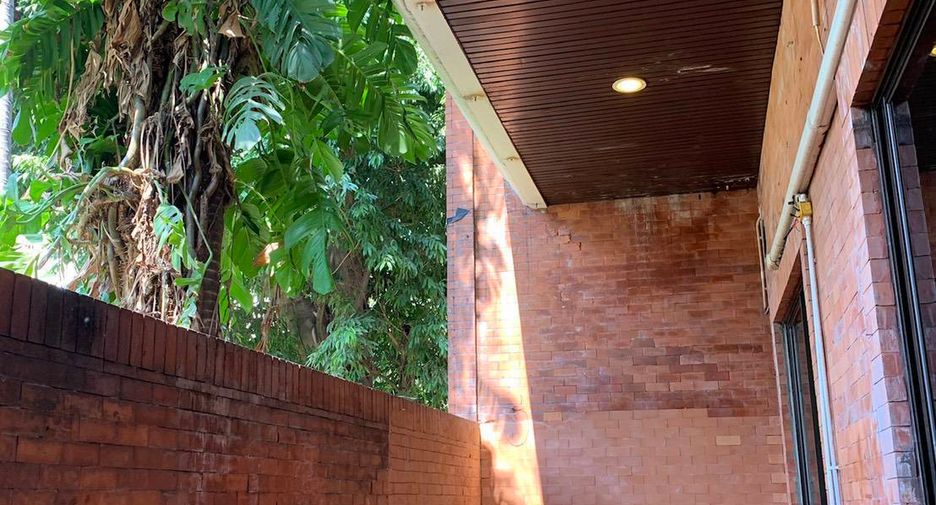 For rent 6 ベッドルーム townhouse in Pathum Wan, Bangkok