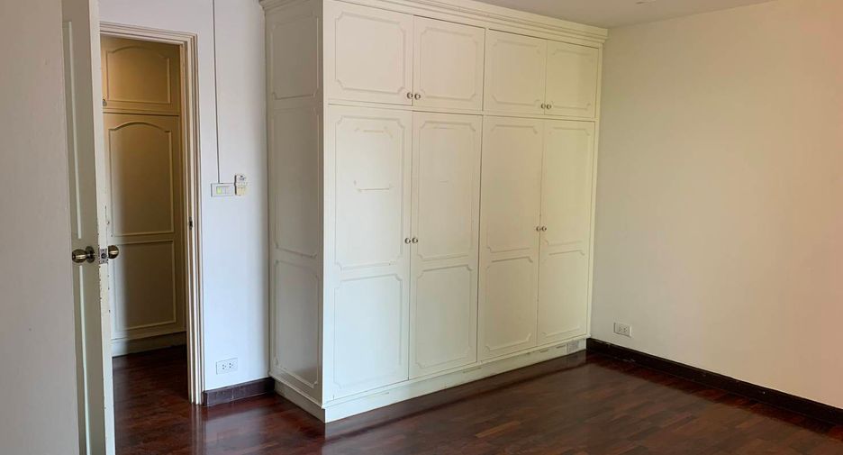 For rent 6 ベッドルーム townhouse in Pathum Wan, Bangkok