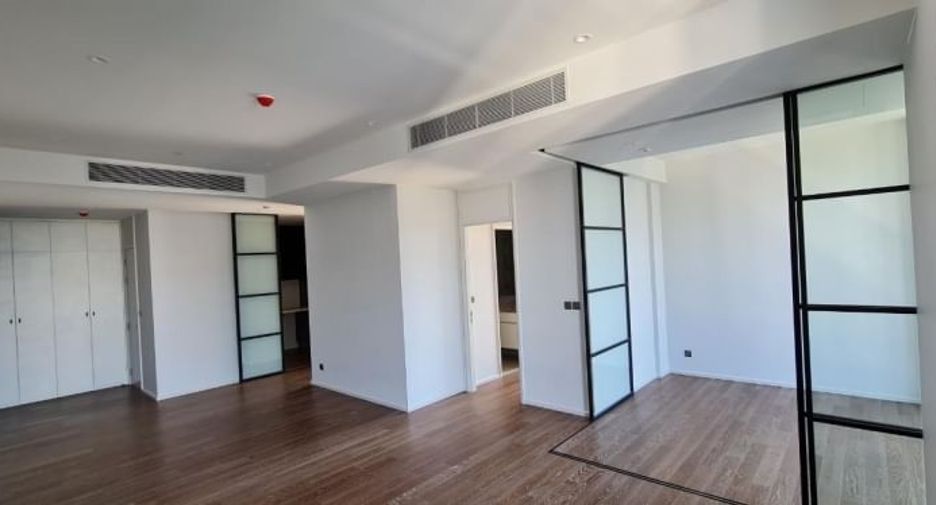 For rent 2 bedrooms condo in Pathum Wan, Bangkok