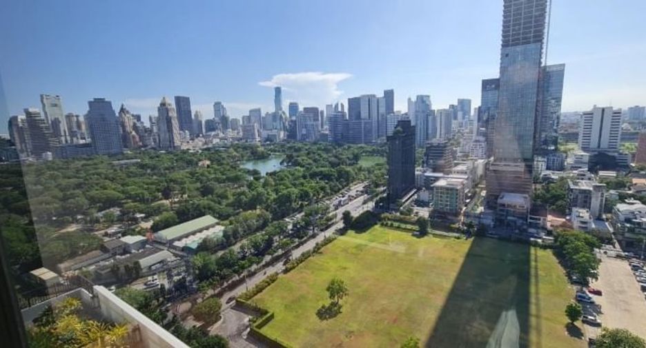 For rent 2 bedrooms condo in Pathum Wan, Bangkok