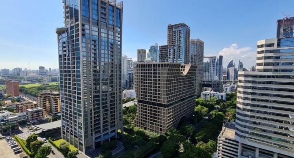 For rent 2 bedrooms condo in Pathum Wan, Bangkok