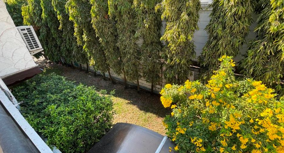 For rent 3 bedrooms house in Phra Khanong, Bangkok