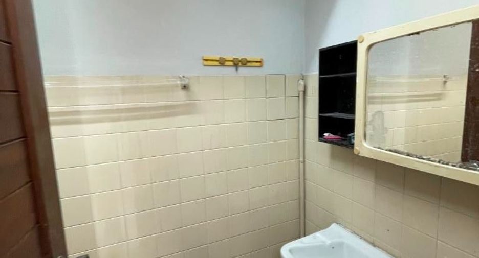 For rent 3 bedrooms house in Phra Khanong, Bangkok
