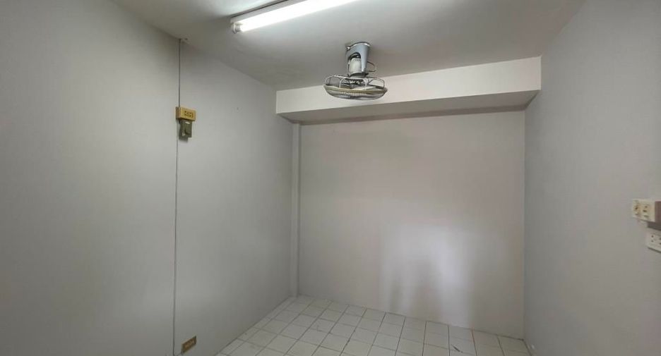 For rent 3 bedrooms house in Phra Khanong, Bangkok