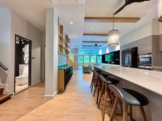 For rent 4 bedrooms townhouse in Watthana, Bangkok
