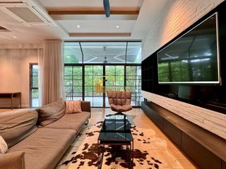 For rent 4 bedrooms townhouse in Watthana, Bangkok