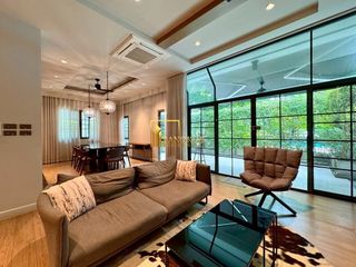 For rent 4 bedrooms townhouse in Watthana, Bangkok