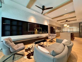 For rent 4 bedrooms townhouse in Watthana, Bangkok