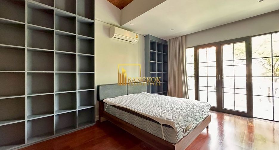 À louer 4 chambres maison de ville à Watthana, Bangkok