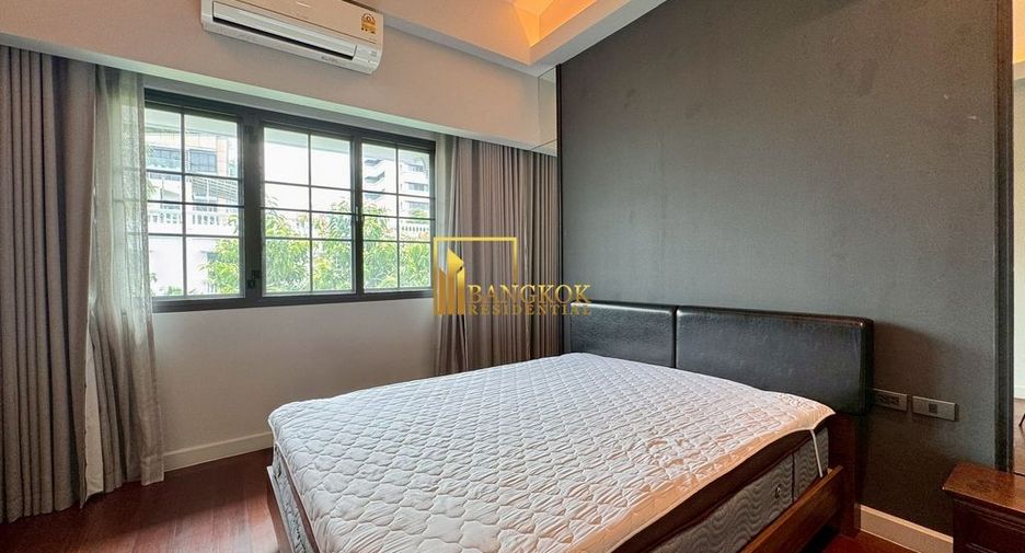 À louer 4 chambres maison de ville à Watthana, Bangkok