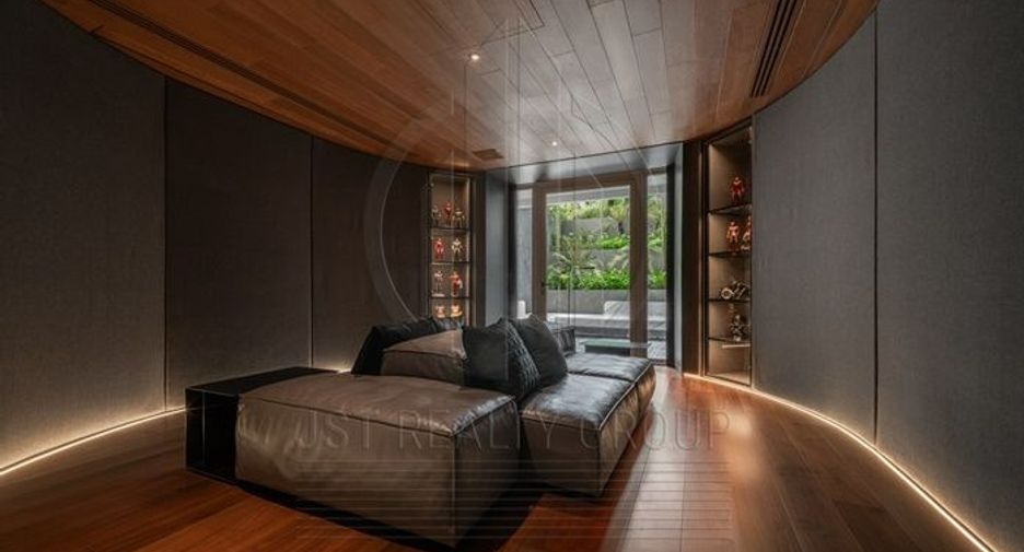 For sale 4 bedrooms house in Suan Luang, Bangkok