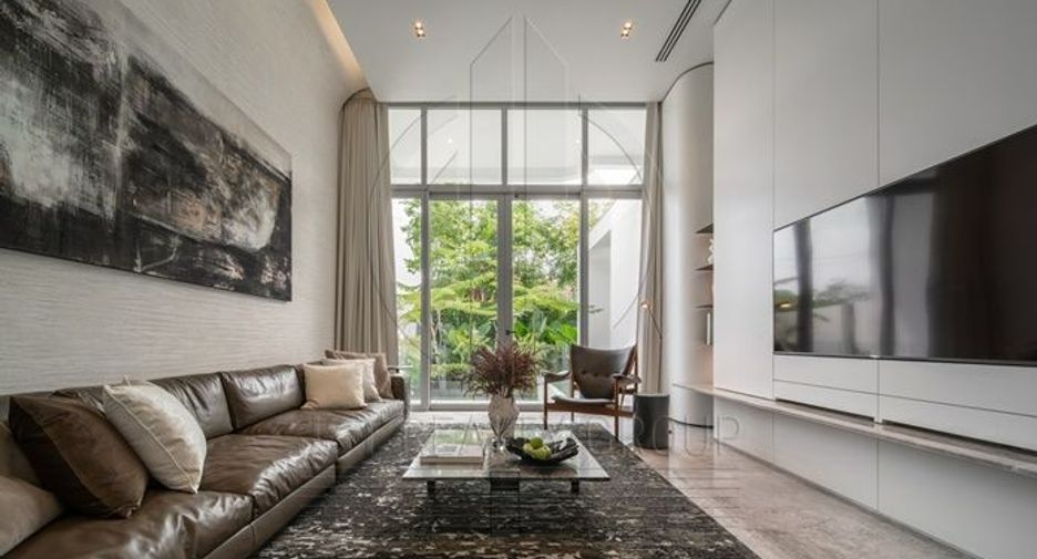 For sale 4 bedrooms house in Suan Luang, Bangkok