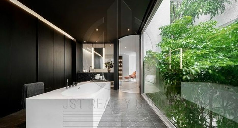 For sale 4 bedrooms house in Suan Luang, Bangkok
