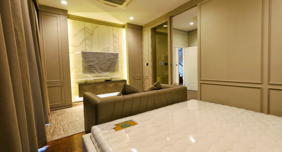 Casa en alquiler de 3 habitaciones en Wang Thonglang, Bangkok