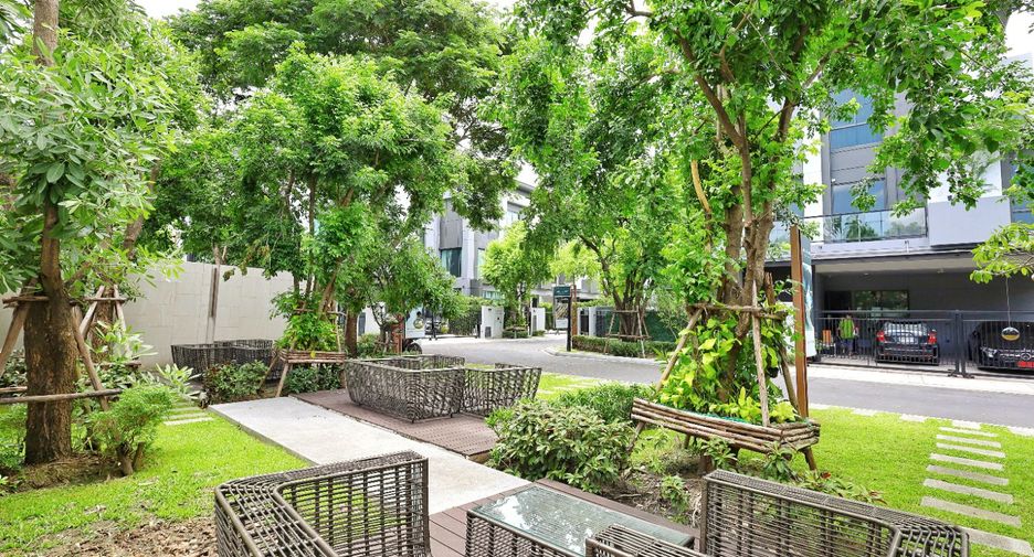Casa en alquiler de 3 habitaciones en Wang Thonglang, Bangkok