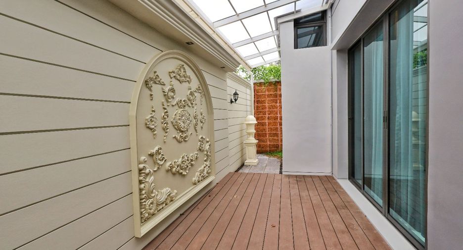 Casa en alquiler de 3 habitaciones en Wang Thonglang, Bangkok