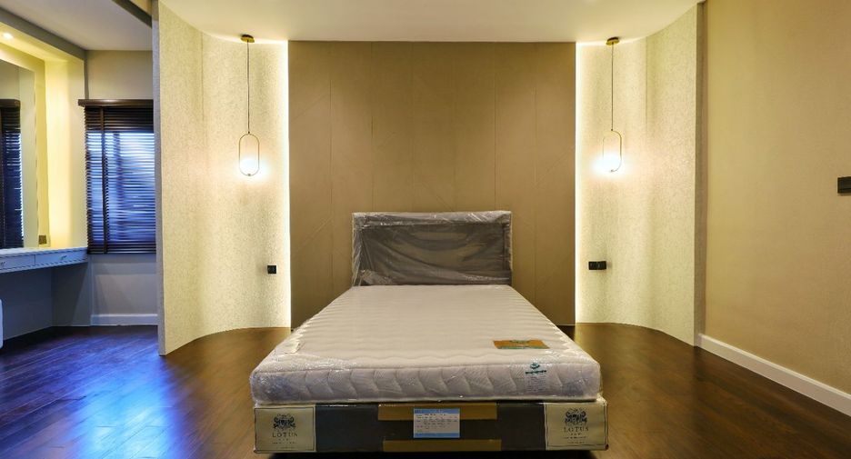 Casa en alquiler de 3 habitaciones en Wang Thonglang, Bangkok