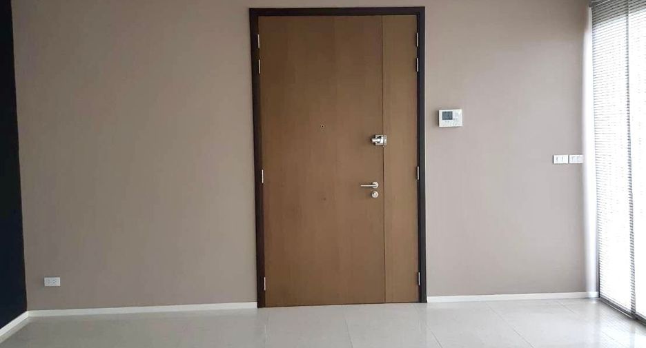 Condo en venta de 3 habitaciones en Yan Nawa, Bangkok