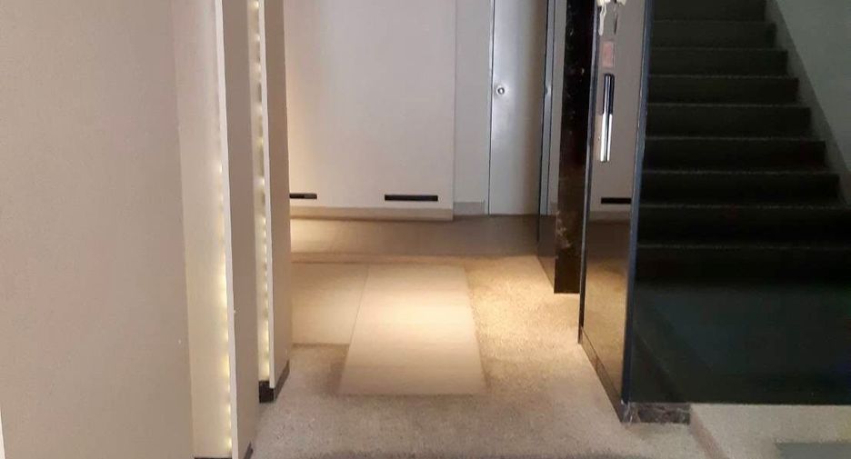 Condo en venta de 3 habitaciones en Yan Nawa, Bangkok