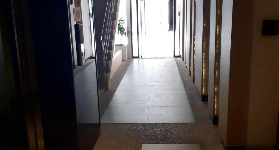 Condo en venta de 3 habitaciones en Yan Nawa, Bangkok