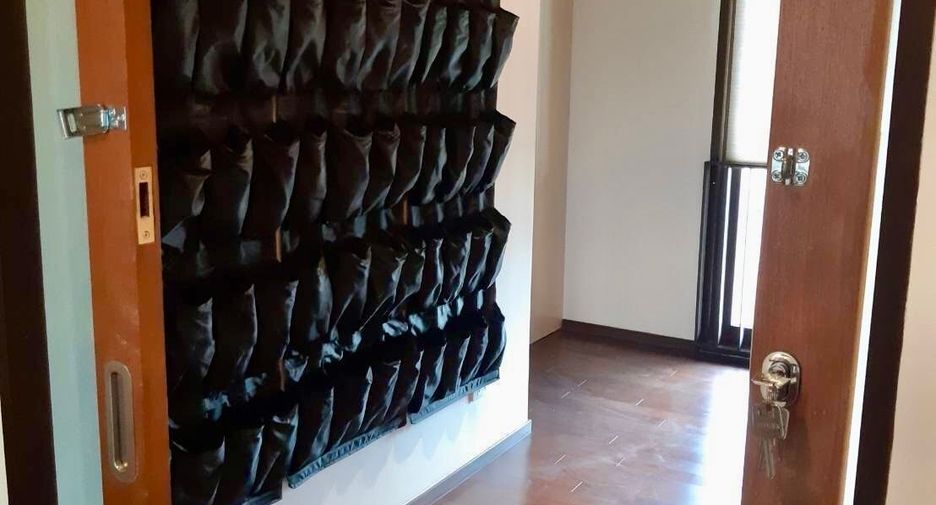 Condo en venta de 3 habitaciones en Yan Nawa, Bangkok
