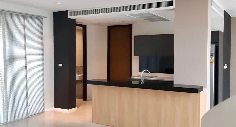 Condo en venta de 3 habitaciones en Yan Nawa, Bangkok
