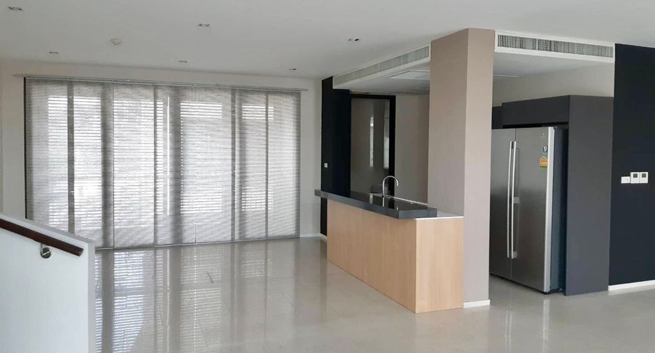 Condo en venta de 3 habitaciones en Yan Nawa, Bangkok