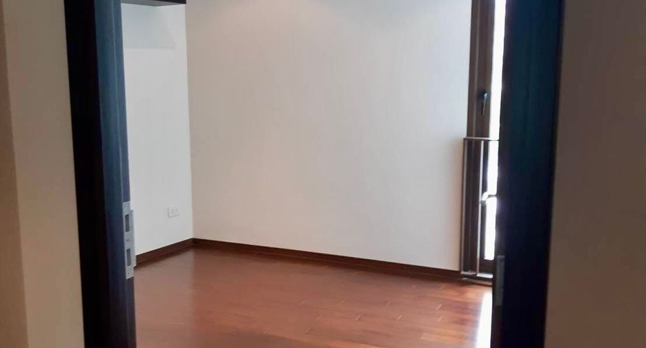 Condo en venta de 3 habitaciones en Yan Nawa, Bangkok