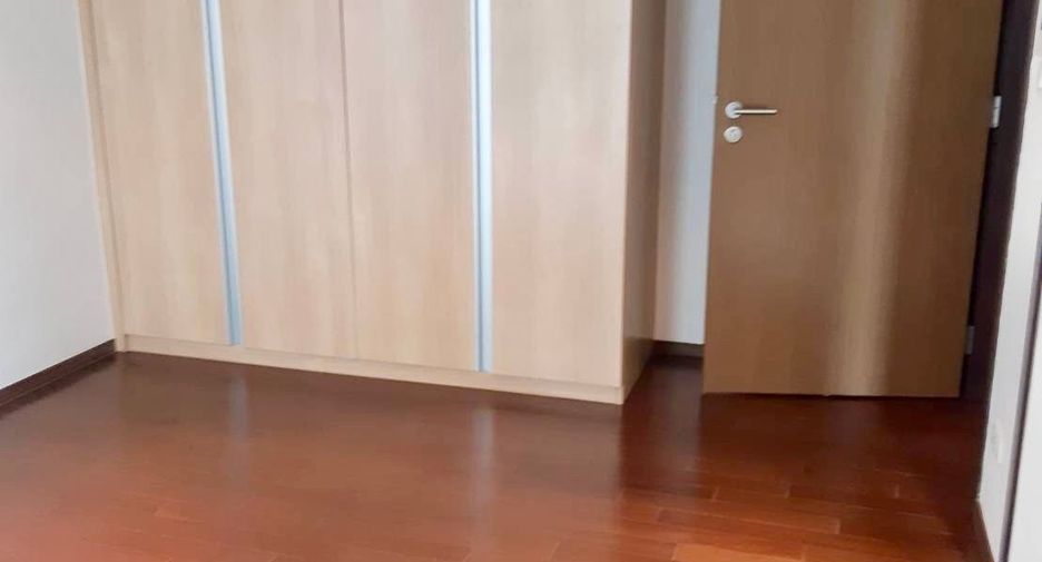 Condo en venta de 3 habitaciones en Yan Nawa, Bangkok