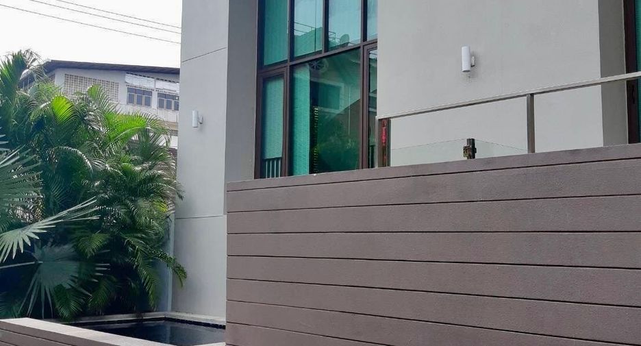 Condo en venta de 3 habitaciones en Yan Nawa, Bangkok