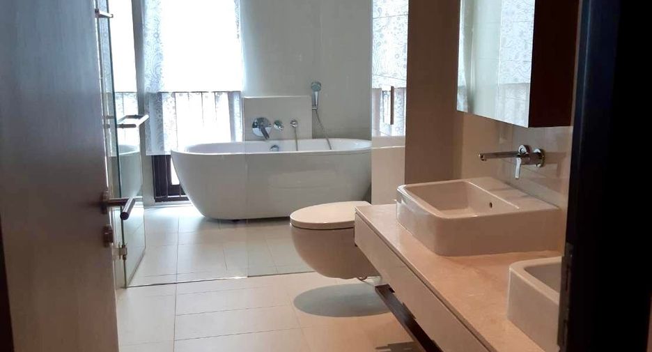 Condo en venta de 3 habitaciones en Yan Nawa, Bangkok