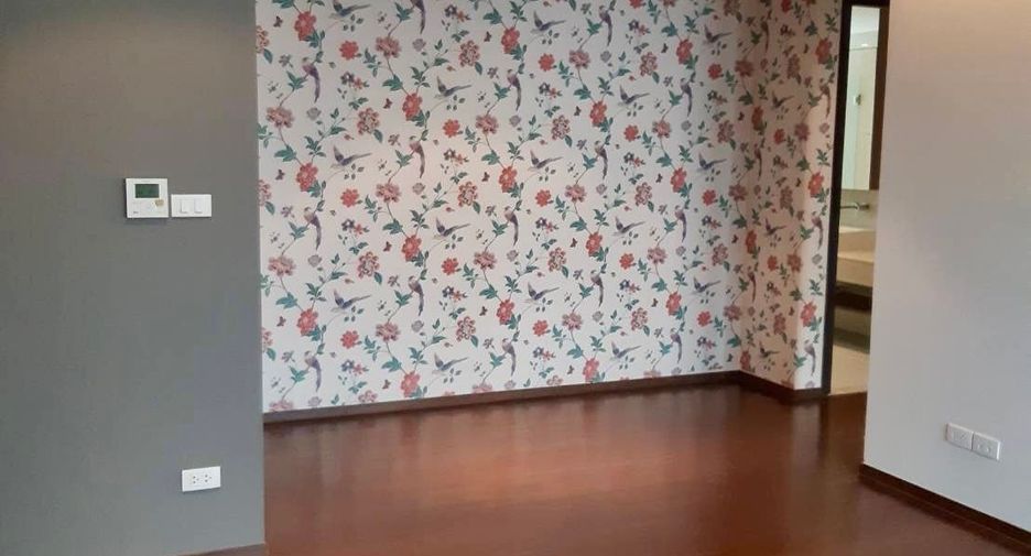 Condo en venta de 3 habitaciones en Yan Nawa, Bangkok