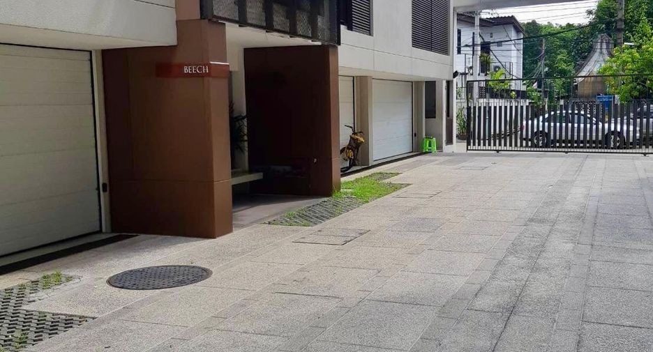 Condo en venta de 3 habitaciones en Yan Nawa, Bangkok