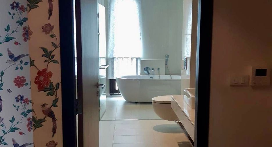 Condo en venta de 3 habitaciones en Yan Nawa, Bangkok