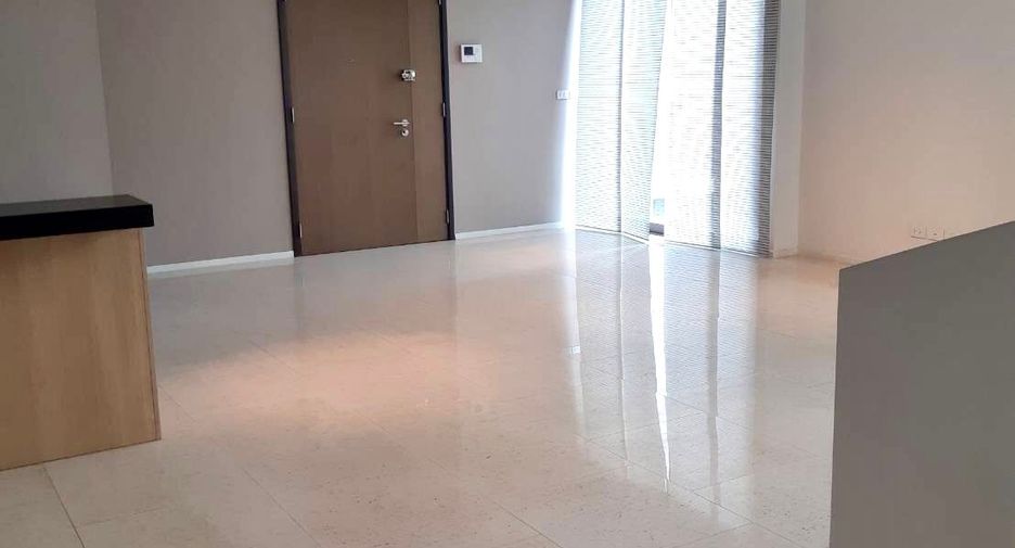 Condo en venta de 3 habitaciones en Yan Nawa, Bangkok