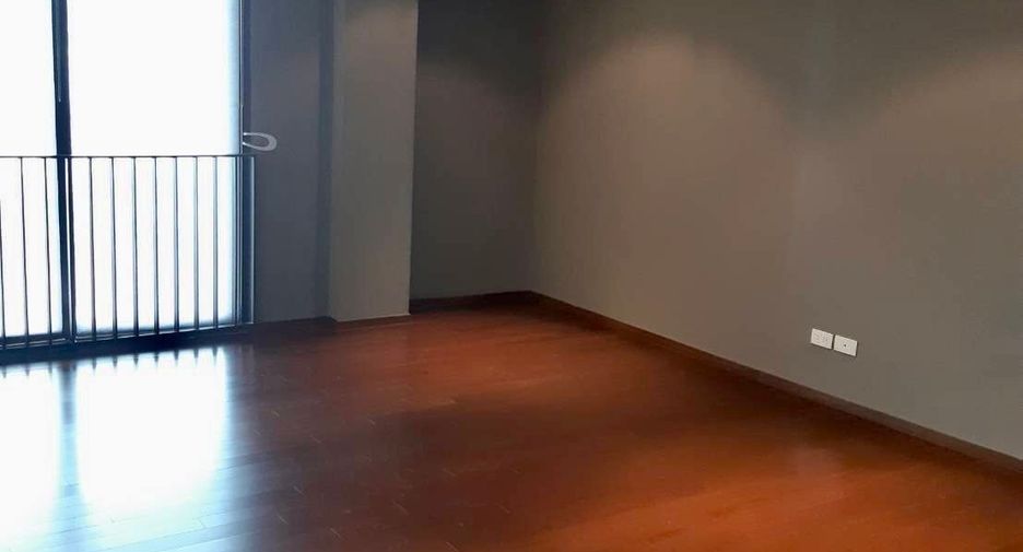 Condo en venta de 3 habitaciones en Yan Nawa, Bangkok