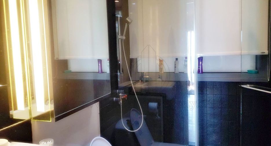 Condo en venta de 2 habitaciones en Yan Nawa, Bangkok