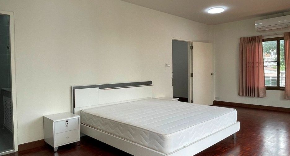 For rent 3 bedrooms apartment in Phaya Thai, Bangkok