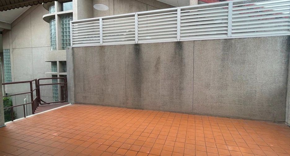 For rent 3 bedrooms apartment in Phaya Thai, Bangkok