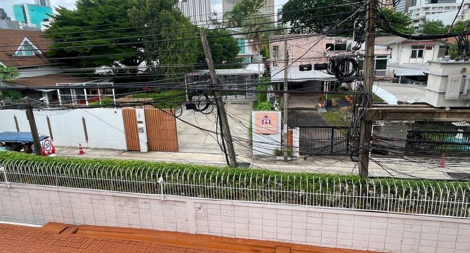 For rent 3 bedrooms apartment in Phaya Thai, Bangkok