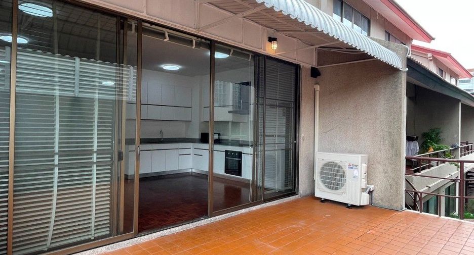 For rent 3 bedrooms apartment in Phaya Thai, Bangkok