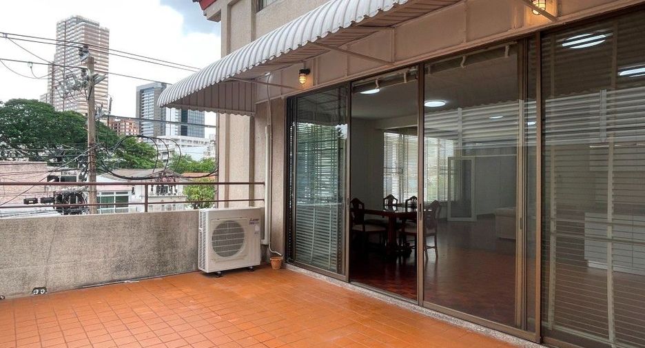 For rent 3 bedrooms apartment in Phaya Thai, Bangkok