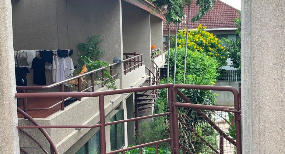 For rent 3 bedrooms apartment in Phaya Thai, Bangkok