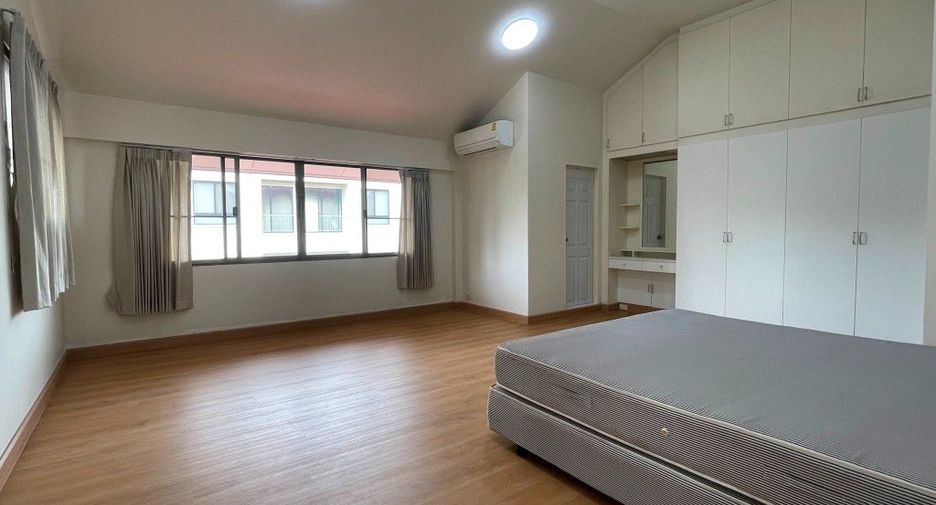 For rent 3 bedrooms apartment in Phaya Thai, Bangkok